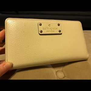 Kate Spade cream Grove Street zippered wallet 🌟